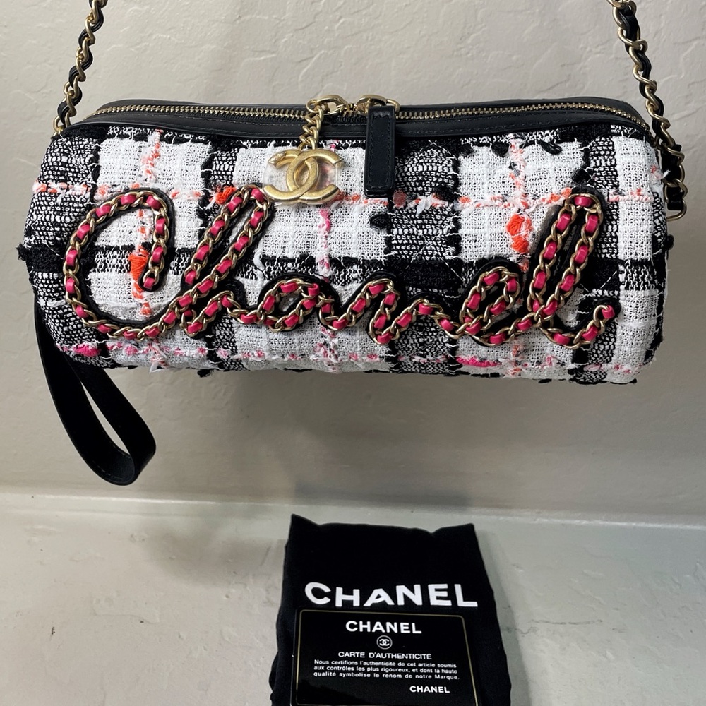Chanel 2020 Runway Tweed Bag Signe Bowling Excellent Like New, Autenticated - Picture 9 of 16